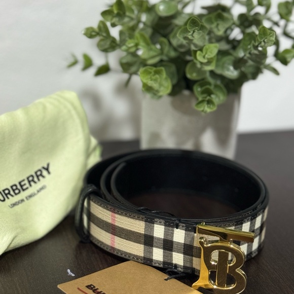 New condition Burberry Belt Size S